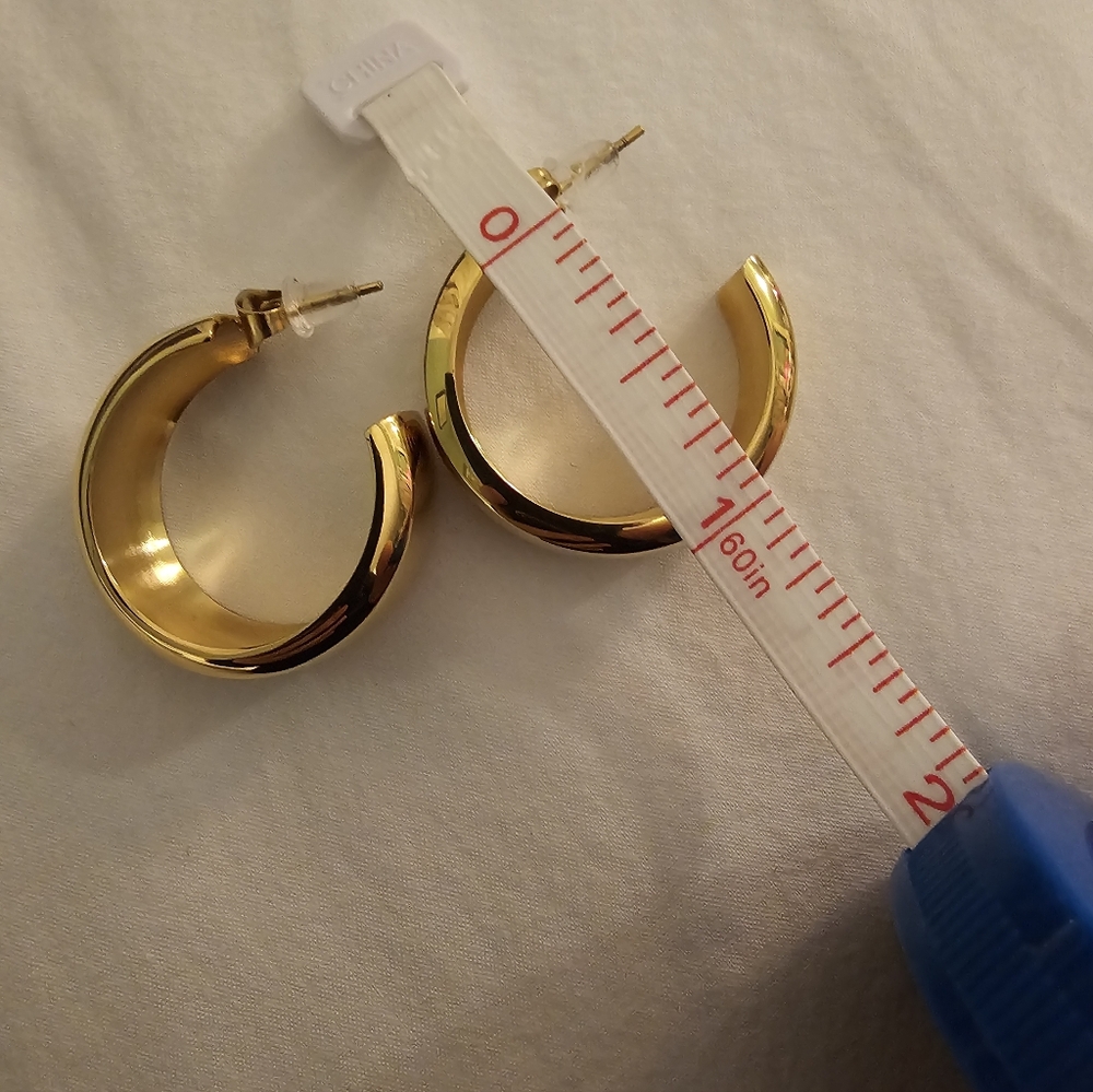 Elegant Gold Hoop Earrings - Picture 7 of 10